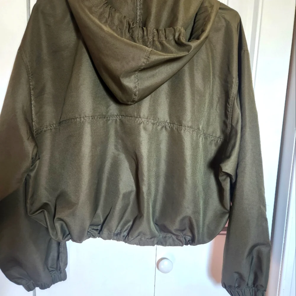 AVIA CROPPED WOMENS PULLOVER WINDBREAKER OLIVE GREEN HOODIE- SIZE MEDIUM - Picture 10 of 10